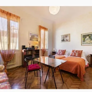 Tre Gigli Apartment, 5 Minutes From Station, Via Palazzuolo 55 , Florence Italy
